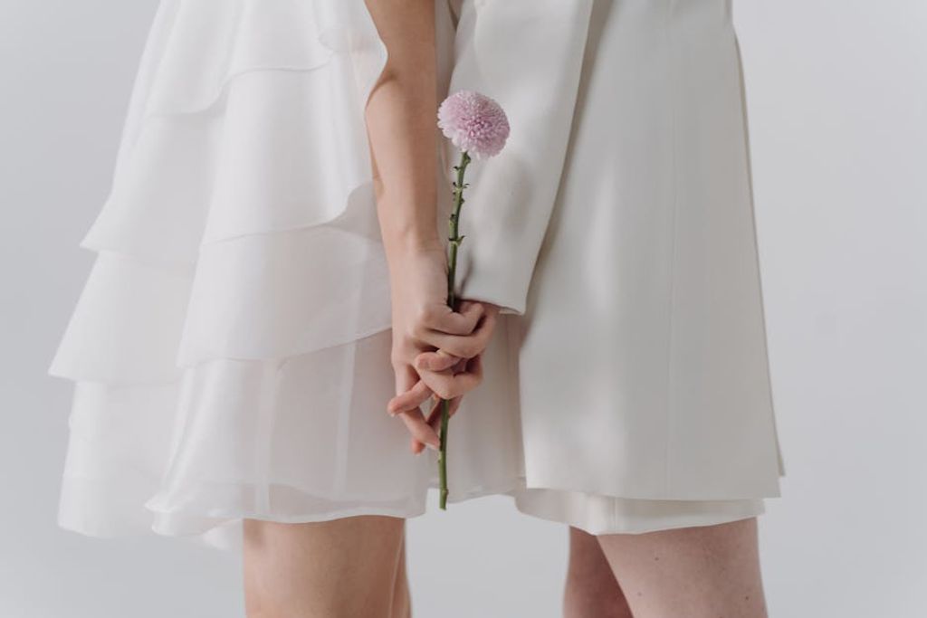 cottonbro studio באתר PEXELS simple wedding dress